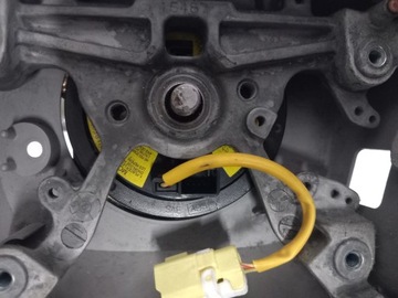 SLOUPEC VOLANT SPÍNACÍ SKŘÍŇKA KLÍČEK MAZDA PREMACY