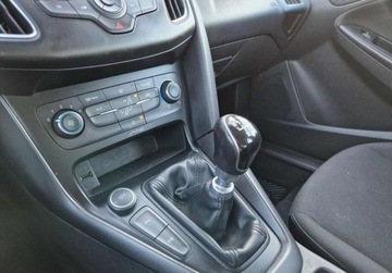 Ford Focus III Kombi Facelifting 1.5 TDCi 95KM 2017 Ford Focus Ford Focus 1.5 TDCiEcoBlue 95 KM M6 SalonPLSerwisASOFVMarza, zdjęcie 17