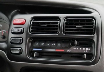 Suzuki Grand Vitara I Standard 1.6 i 16V 94KM 2003 Suzuki Grand Vitara Suzuki Grand Vitara 1.6 Limited 1.6 Benzyna 94KM, zdjęcie 32