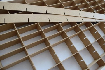 ПОЛКА ДЛЯ АВТОМОБИЛЕЙ CARS SPRINGS HOT WHEELS ОРГАНИЗАТОР 48 ДЕТАЛЕЙ МДФ