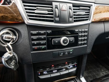 Mercedes Klasa E W212 Kombi 200 CDI BlueEFFICIENCY 136KM 2011 MERCEDES-BENZ E Klasa 200 Combi 2.1 136KM 2011, zdjęcie 19