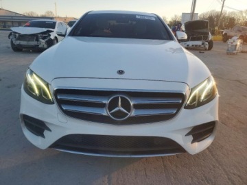 Mercedes Klasa E W213 2018 Mercedes-Benz Klasa E 2018 MERCEDES-BENZ E 300 4MATIC 2.0 Benzyna 241KM, zdjęcie 4