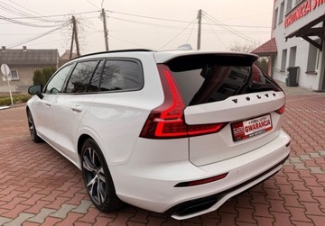 Volvo V60 II  Kombi 2.0 D4 190KM 2019 Volvo V60 R_DESIGN 2.0D4 AWD 190ps AutoMat8Biegow HiBeamLED SerwisASO VAT23, zdjęcie 4