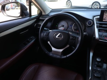Lexus NX I SUV 300h 197KM 2014 Lexus NX 300h, Salon Polska, 4X4, Automat, Skóra, zdjęcie 6