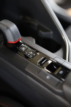 Toyota C-HR II SUV 2.0 Hybrid Dynamic Force 197KM 2024 Toyota C-HR 2.0 Hybrid Dynamic Force GR Sport 2.0 Hybryda 197KM, zdjęcie 13