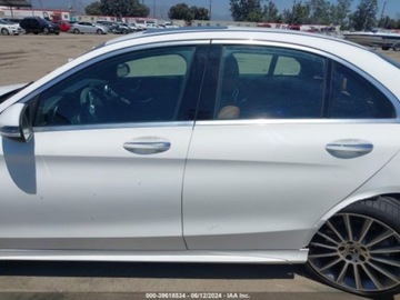 Mercedes Klasa C W205 2020 Mercedes-Benz Klasa C 2020 Mercedes-Benz C-Class C 300 Sedan 2.0 Benzyna, zdjęcie 12