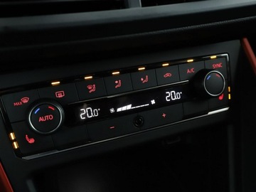 Volkswagen Polo VI GTI 2.0 TSI 200KM 2018 Volkswagen Polo DSG full LED navi klima auto, zdjęcie 26