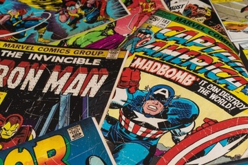 TAPETA TAPETY MARVEL AVENGERS KOMIKSY MŁODZIEŻOWA