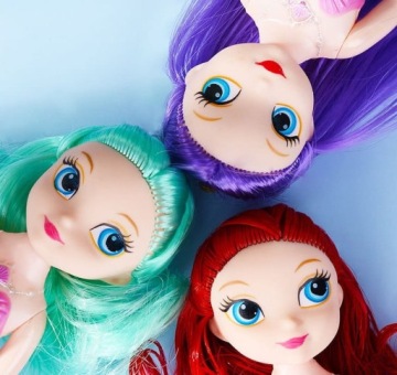 ВОЛШЕБНАЯ КУКЛА-РУСАЛОЧКА СО СВЕТЯЩИМСЯ ХВОСТОМ 15СМ