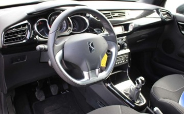 DS 3 Hatchback Facelifting 2014 (Citroen) 1.2 PureTech 82KM 2015 Citroen DS3 Kupuj Taniej. Tylko 20tys.km Dwa lata gwarancji. 1.2 Benzyna, zdjęcie 10