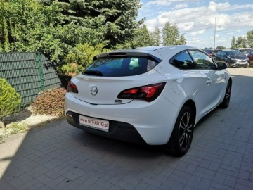 Opel Astra J Hatchback 5d 1.4 Turbo ECOTEC 120KM 2011 Opel Astra 14 16V 120 KM GTC Klima Parktronic, zdjęcie 5