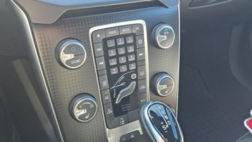 Volvo V40 II Hatchback Facelifting 1.5 T3 152KM 2018 Volvo V40 T3 Ledy, duza navi bixenon R-Design, zdjęcie 13
