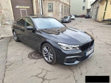 BMW Seria 7 G70 2023 BMW Seria 7 730d xDrive Sport Limuzyna 265KM 2018r bezwypadkowy, zdjęcie 2