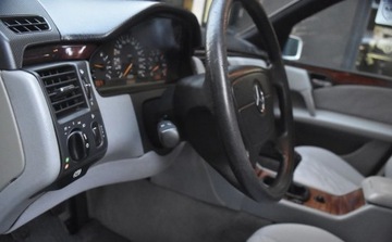 Mercedes Klasa E W210 Sedan 2.3 150KM 1996 Mercedes-Benz Klasa E Mercedes-Benz Klasa E 230 Classic 2.3 Benzyna 150KM, zdjęcie 11