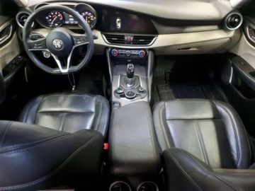 Alfa Romeo Giulia II 2018 Alfa Romeo Giulia 2018 ALFA ROMEO GIULIA TI 2.0 Benzyna 280KM, zdjęcie 8