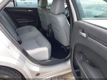 Chrysler 300C II 2021 Chrysler 300 Touring 2021 3.6l 3.6 Benzyna 292KM, zdjęcie 12