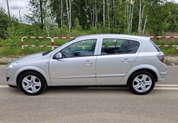 Opel Astra H Hatchback 5d 1.4 TWINPORT ecoFLEX 90KM 2009 Opel Astra 1,41-Wlasciciel5DrzwiKlima 1.4 Benzyna 90KM, zdjęcie 3