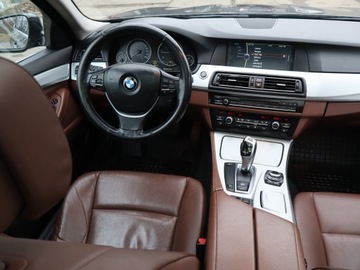 BMW Seria 5 F10-F11 Touring 520d 184KM 2011 BMW 5 520d, 181 KM, Automat, Skóra, Navi, Xenon, zdjęcie 6