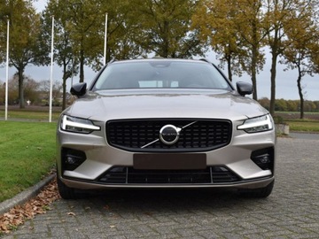 Volvo V60 II  Kombi Facelifting 2.0 B4 B 197KM 2025 VOLVO V60 B4 Plus Dark Combi 2.0 (197KM) 2025, zdjęcie 2