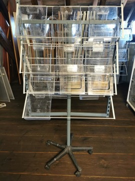 Вращающаяся подставка для листовок, брошюр, журналов