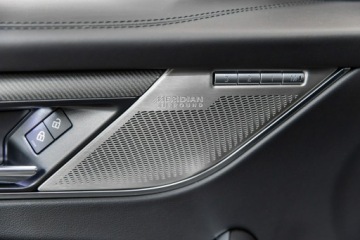 Jaguar F-Pace SVR Facelifting 5.0P V8 550KM 2022 Jaguar F-PACE SVR 5.0 V8 Supercharged 550 KM. FV23, zdjęcie 32