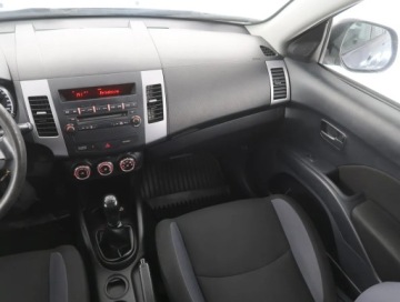 Mitsubishi Outlander II 2.0 MIVEC 147KM 2010 Mitsubishi Outlander 2.0, Salon Polska, zdjęcie 7