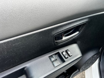 Toyota Yaris III Hatchback 5d 1.0 VVT-i 69KM 2013 Toyota Yaris Toyota Yaris 1.0 69KM Salon PL 022014 Benzyna 69KM, zdjęcie 12