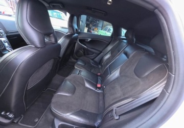 Volvo V40 II Cross Country D3 150KM 2013 Volvo V40 R-DESIGN D3 2,0 R5 150KM Automat 2.0 Diesel 150KM, zdjęcie 8