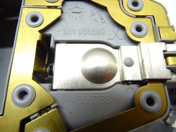 LAMPA OSVĚTLENÍ KABINY COLT VI 02-12 MR951589