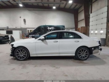 Mercedes Klasa E W214 2023 Mercedes-Benz Klasa E 350 4Matic 2023 2.0l 2.0 Benzyna 255KM, zdjęcie 3