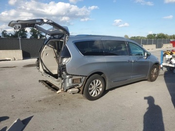 Chrysler Pacifica II 2019 Chrysler Pacifica Touring L 2019 3.6l 3.6 Benzyna 287KM, zdjęcie 3