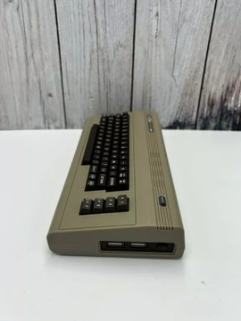 МИНИ-КОНСОЛЬ COMMODORE C64 + 64 РЕТРО-ИГРЫ