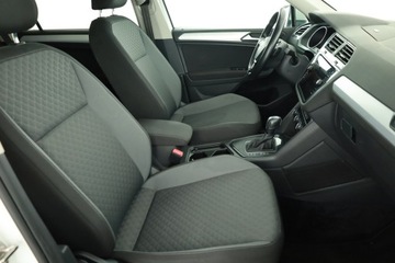 Volkswagen Tiguan Allspace SUV 1.5 TSI EVO 150KM 2021 VW Tiguan Allspace 1.5 TSI, Salon Polska, zdjęcie 6