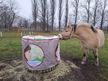 HorseMania - водонепроницаемая крышка тюка/кормушки ВАШ ПРИНТ, персонализация
