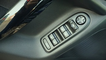 Citroen C3 II Hatchback facelifting 1.6 e-HDi 92KM 2015 CITROEN C3 II 1.6 HDi 92 KM z Niemiec Klima Navi, zdjęcie 16