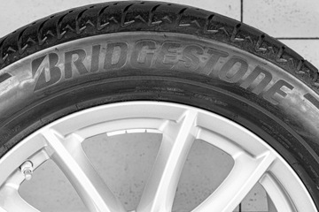 BMW X5 G05 X6 G06 KOLA RÁFKY V-618 PNEUMATIKY LETNÍ 18" BRIDGESTONE