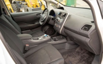 Nissan Leaf I Hatchback 5d Elektryczny 109KM 2015 Nissan Leaf Nissan Leaf 24kWh 80kW109KM Elektryczny 109KM, zdjęcie 13