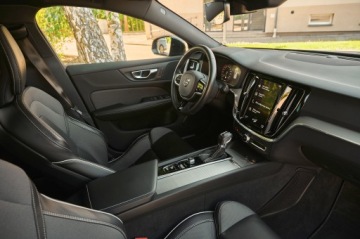 Volvo V60 II  2021 __R-DESIGN__ MEGA KOLOR, zdjęcie 38