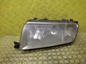 SKODA FABIA und REFLEKTOR Licht links vorne