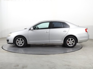 Volkswagen Jetta V 1.9 TDI 105KM 2006 VW Jetta 1.9 TDI, Klima, Klimatronic,ALU, zdjęcie 2