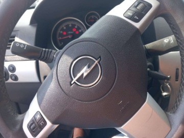 Opel Astra J Hatchback 5d 1.6 Twinport ECOTEC 115KM 2009 Opel Astra OPEL ASTRA H 1600 benzyna super stan 1.6 Benzyna 115KM, zdjęcie 24