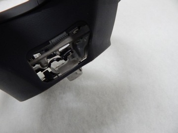 Toyota Avensis III Lift — оригинальный кожаный руль