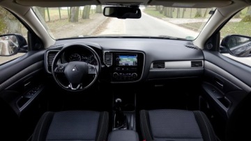 Mitsubishi Outlander III SUV Facelifting 2015 2.0 MIVEC 150KM 2016 outlander.. Kamera.. Ledy .. Nawigacja.. 2 x Koła .. 2 x PDC .. Klimatronik, zdjęcie 10