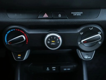 Kia Stonic I Crossover 1.0 T-GDI 120KM 2019 Kia Stonic 1.0 T-GDI, Salon Polska, Serwis ASO, zdjęcie 12
