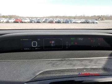 Toyota Prius IV Hatchback 1.8 Hybrid 122KM 2017 Toyota Prius 2017 r., 1,8L od ubezpieczalni 1.8 Hybryda 121KM, zdjęcie 6