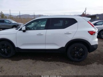 Volvo XC40 Crossover 2.0 T5 247KM 2020 Volvo XC 40 T5 Momentum 2020 2.0 Benzyna 248KM, zdjęcie 2