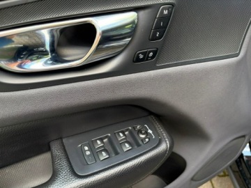 Volvo XC60 II Crossover T4 190KM 2020 Volvo XC 60 2.0 T4 190 KM Inscription Europa FV23%, zdjęcie 12