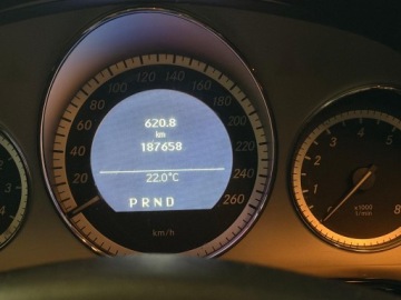 Mercedes Klasa E W212 Limuzyna 200 CGI BlueEFFICIENCY 184KM 2010 Mercedes E 200 W212 1.8 Benzyna Automat 2010 187 tys. km, zdjęcie 12