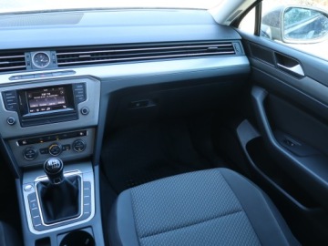Volkswagen Passat B8 Variant 2.0 TDI BlueMotion SCR 150KM 2016 VW Passat 2.0 TDI, Salon Polska, Serwis ASO, zdjęcie 7