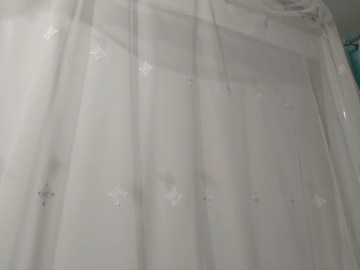 ГЛАДКИЙ МАТОВЫЙ ТЕНТ, ЦВЕТОЧНЫЙ УЗОР, БЛЕСК ГОСТИНОЙ